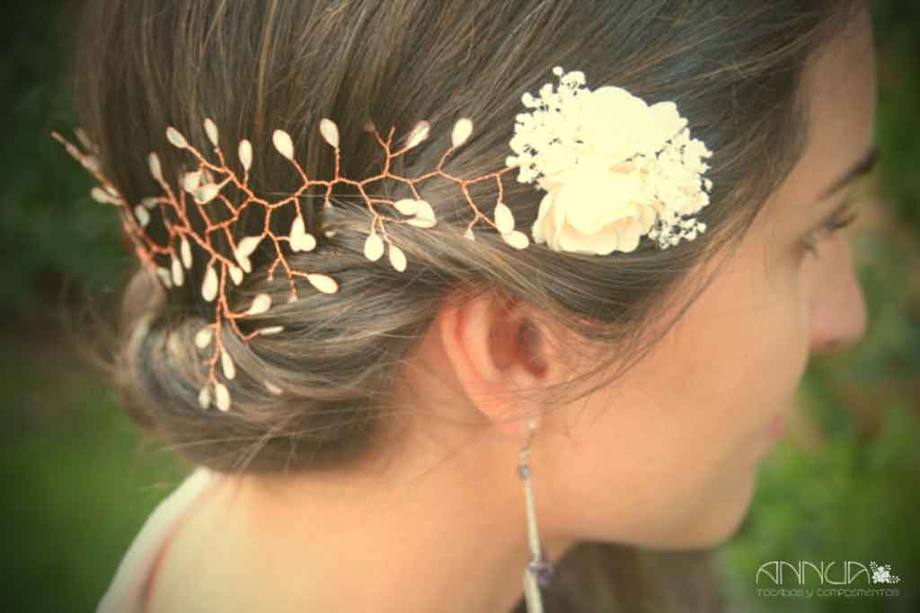 tocado flor blanca