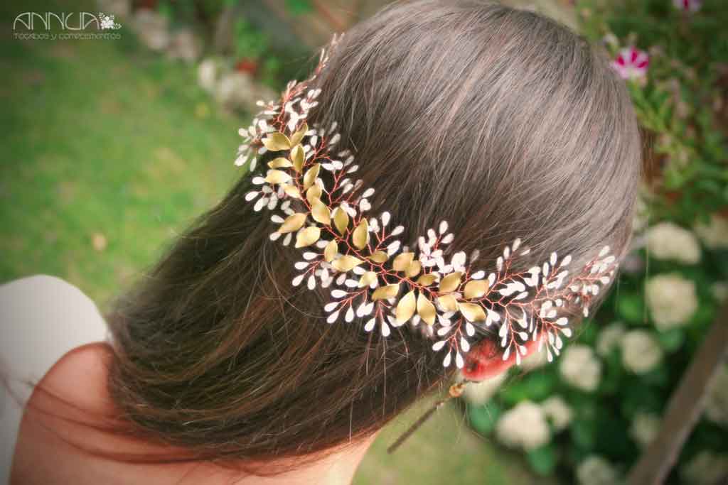 tocado novia dorado y blanco