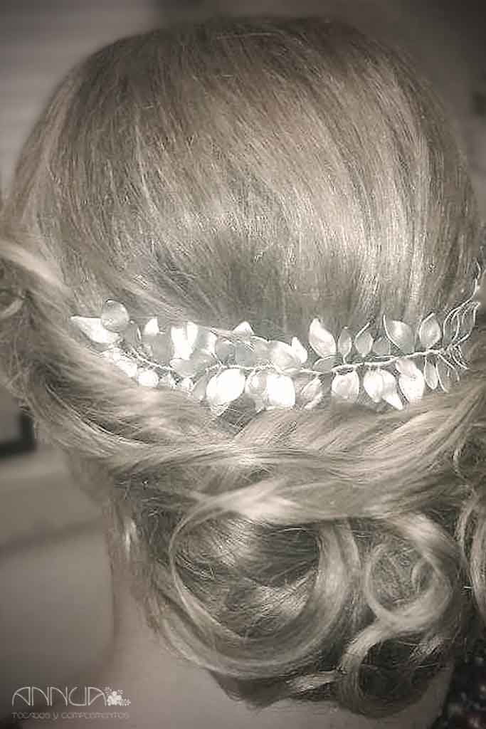 tiara plateada hojas grandes