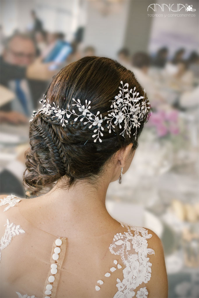 tocado de novia de ramitas blancas